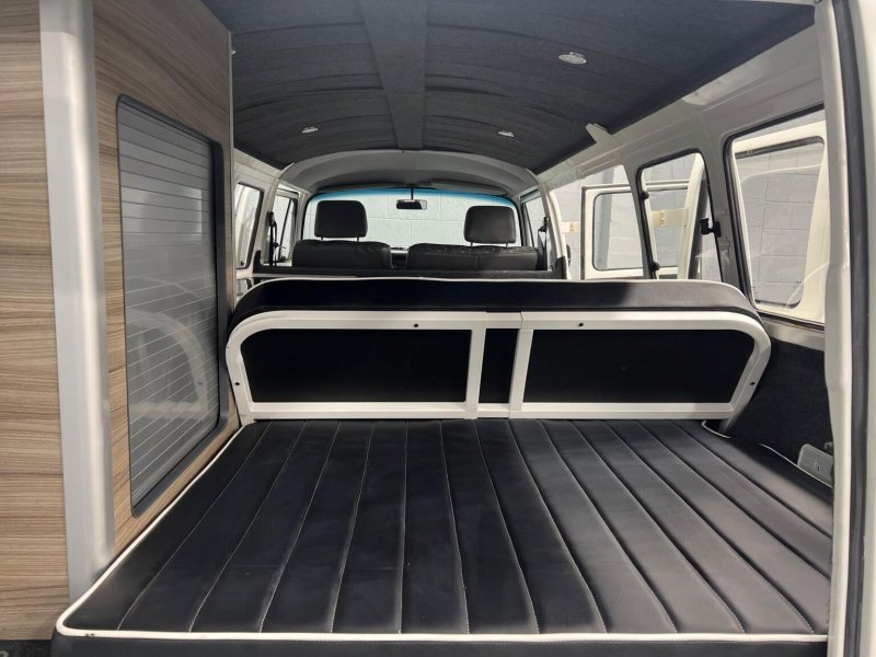 VOLKSWAGEN CAMPERVAN