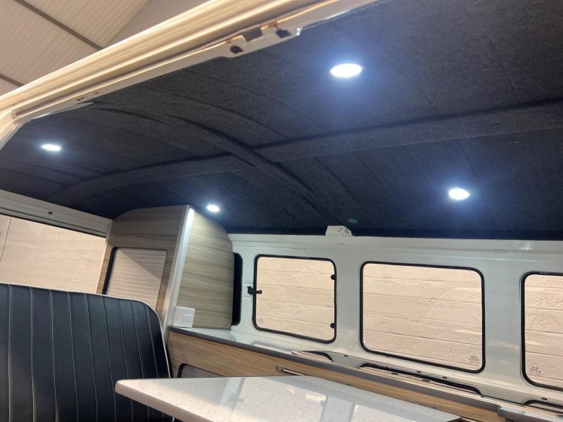 VOLKSWAGEN CAMPERVAN