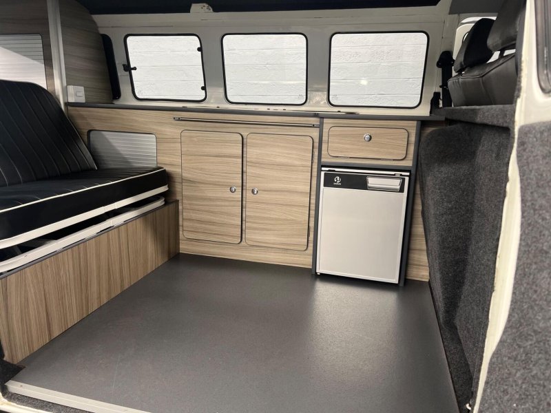 VOLKSWAGEN CAMPERVAN