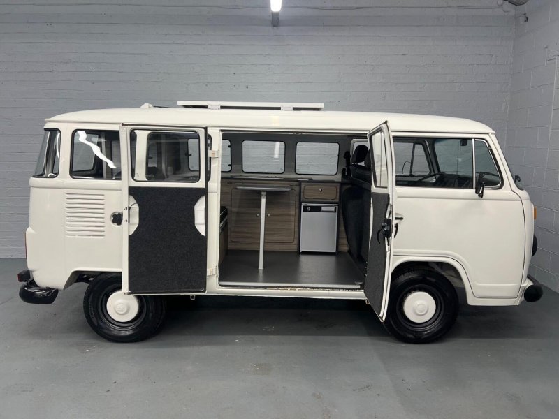 VOLKSWAGEN CAMPERVAN